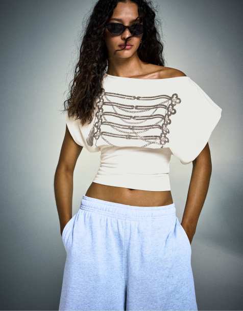 Bershka – Kurzärmliges, asymmetrisches T-Shirt in Weiß mit Print - view 1