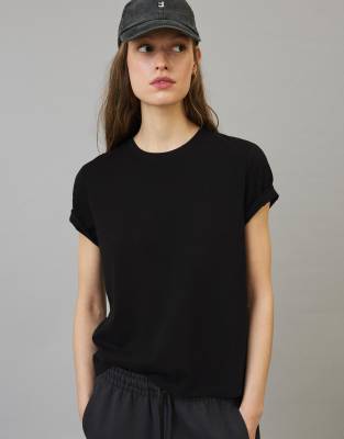 Bershka - Kurzärmliges Basic-T-Shirt in Schwarz
