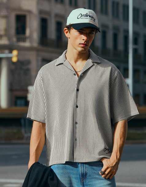 Bershka kurzärmliges Boxy-Hemd mit Print in Blau - view 1