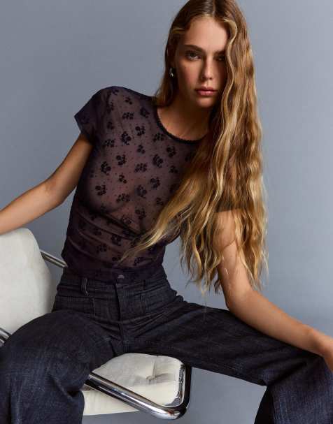 Bershka – Kurzärmliges, gemustertes T-Shirt aus Tüll in Marineblau - view 1