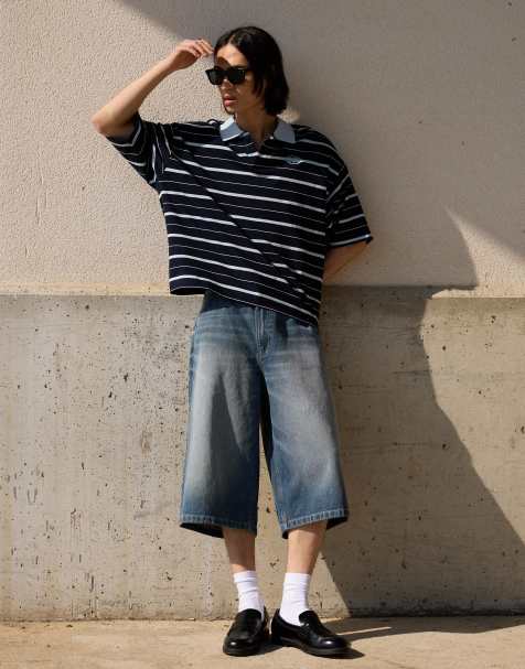 Bershka – Kurzärmliges, gestreiftes Polohemd in Jeansblau mit Stickerei - view 1