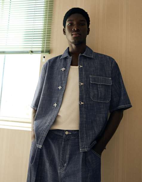 Bershka – Kurzärmliges Jeanshemd in Blau mit Schnallen - view 1