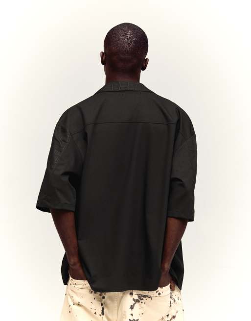 Bershka – Kurzärmliges, kastiges Hemd in Schwarz mit Print, 3 von 4