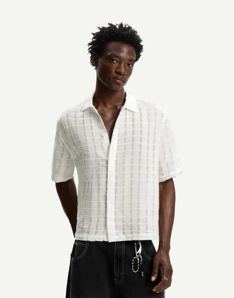 Bershka – Kurzärmliges, kastiges Hemd in Weiß mit ausgefransten Details - view 1