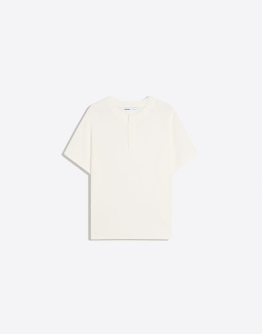 Bershka – Kurzärmliges Slim-Fit-T-Shirt in Weiß mit Henley-Kragen, 5 von 5