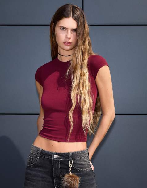 Bershka – Kurzärmliges T-Shirt in Burgunderrot mit Rundhalsausschnitt - view 1