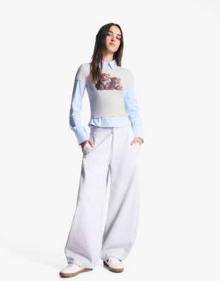 Bershka - Kurzärmliges T-Shirt in Ecru mit Print-Weiß