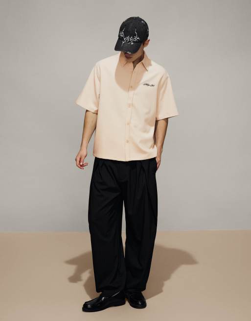 Bershka – Kurzärmliges T-Shirt in Ecru mit Stickerei, 3 von 4