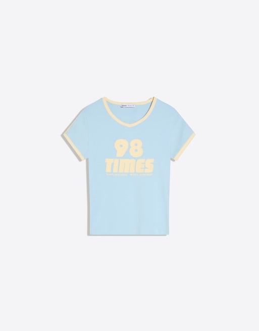 Bershka – Kurzärmliges T-Shirt in Jeansblau mit Kontrast-Print, 3 von 4