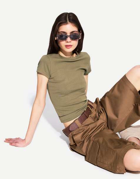 Bershka – Kurzärmliges T-Shirt in Khaki mit Rundhalsausschnitt - view 1