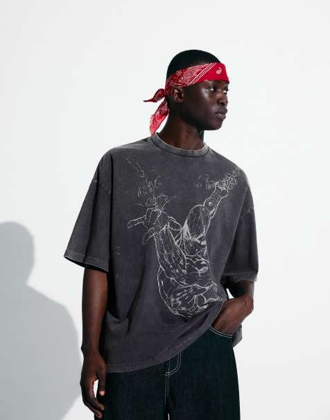 Bershka – Kurzärmliges T-Shirt in Schwarz mit Spiderman-Print - view 1