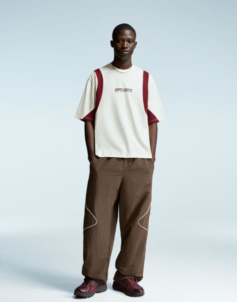 Bershka – Kurzärmliges T-Shirt in Weiß mit Print und kastigem Schnitt - view 1