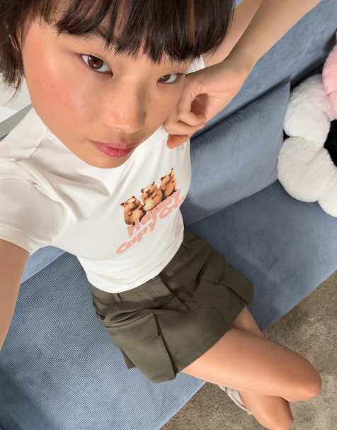 Bershka – Kurzärmliges T-Shirt in Weiß mit Print - view 1