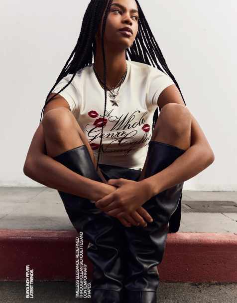 Bershka – Kurzärmliges T-Shirt in Weiß mit Print - view 1