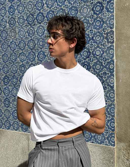 Bershka – Kurzärmliges T-Shirt in Weiß mit umgeschlagenen Ärmeln, 2 von 6
