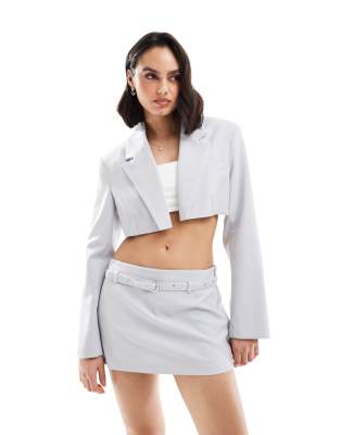 Bershka - Kurzer Blazer in Blassgrau, Kombiteil