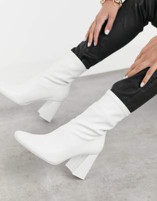 Bershka - Laarzen met hak in wit | ASOS