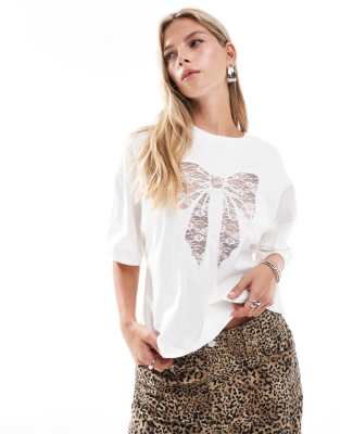Bershka Bershka lace bow oversized t-shirt in white