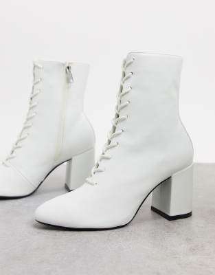 white boots bershka