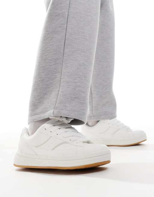 ゆずき　白 Bershka lace up chunky sneakers in white | ASOS