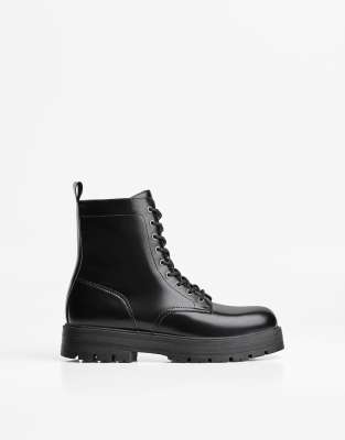 Lace-up track sole ankle boots 