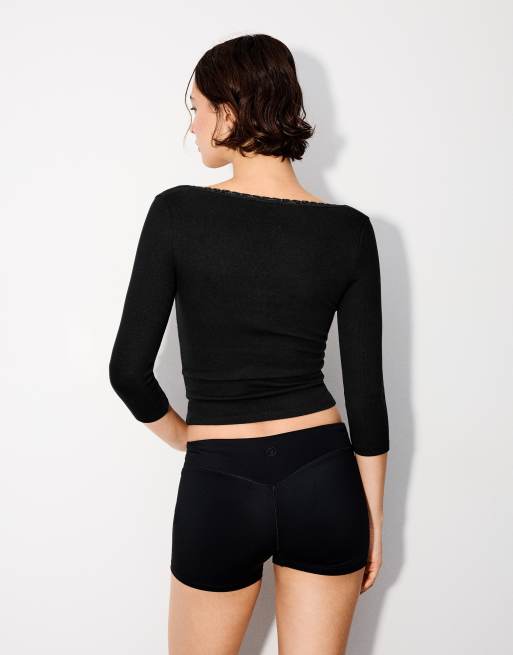 Bershka Lace v-neck long sleeve t-shirt in black, 3 of 5