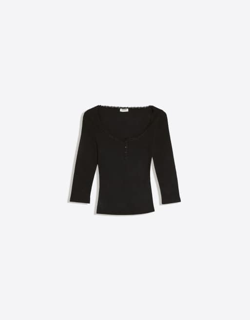 Bershka Lace v-neck long sleeve t-shirt in black, 5 of 5