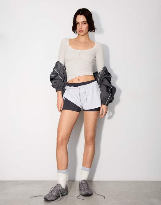 Bershka Lace v-neck long sleeve t-shirt in light grey, 4 of 6