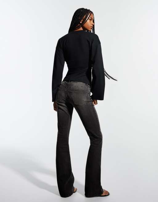 Bershka lågmidjade smala bootcut-jeans i svart, 3 av 5