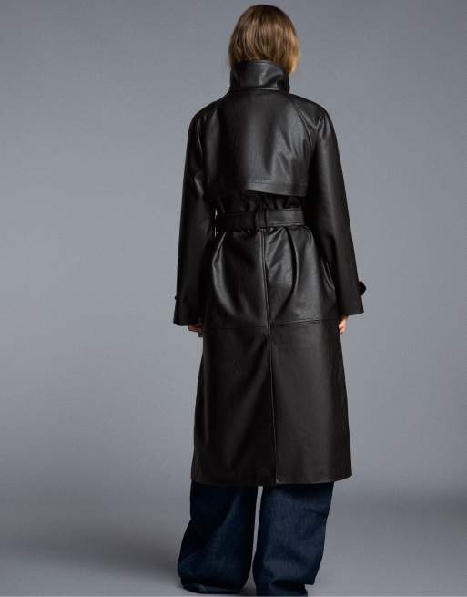 Bershka lang trenchcoat med læderlook i sort, 3 af 5