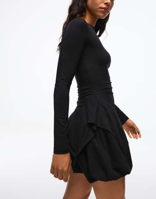 Bershka långärmad asymmetrisk t-shirt med rynkning i svart, 4 av 5