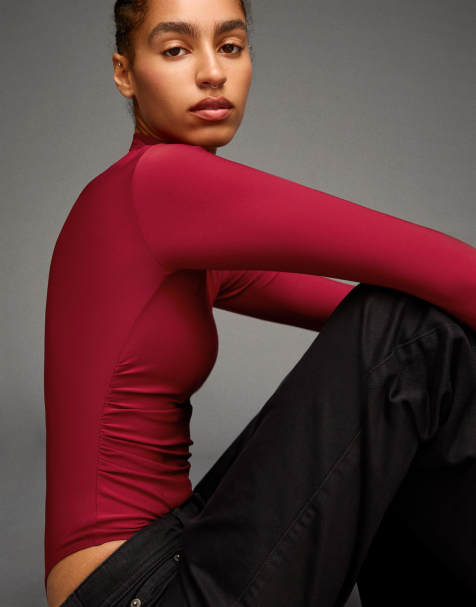 Bershka – Langärmliger Body in Rot mit Stehkragen - view 1