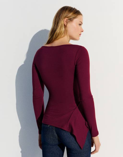 Bershka langärmliges asymmetrisches T-Shirt mit Raffungen in Burgunderrot, 3 von 5