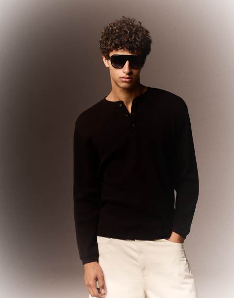Bershka – Langärmliges Henley-Shirt in Schwarz mit schmalem Schnitt - view 1