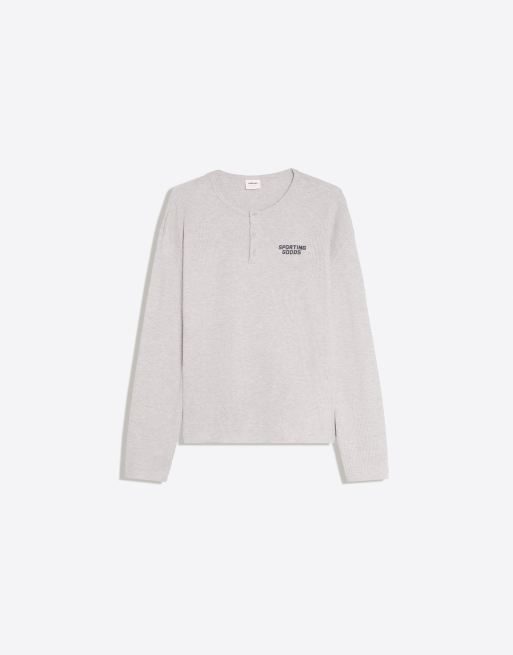Bershka Langärmliges Henley-T-Shirt mit Print in Hellgrau, 5 von 6