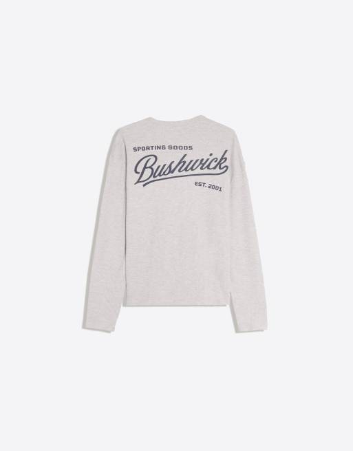 Bershka Langärmliges Henley-T-Shirt mit Print in Hellgrau, 6 von 6