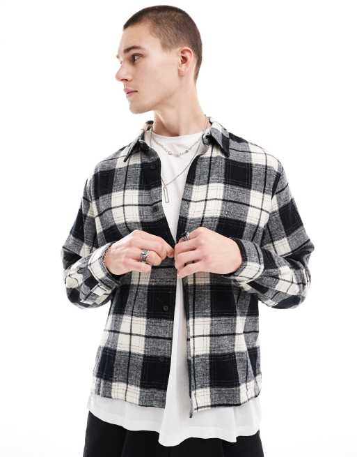 Bershka – Langärmliges, kariertes Hemd in Schwarz 