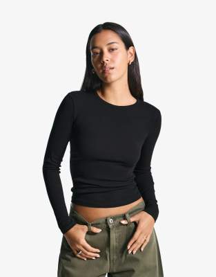 Bershka - Langärmliges Oberteil in Schwarz mit Logo