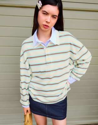 Bershka - Langärmliges Shirt in Ecru mit Polokragen-Weiß