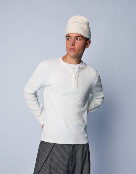 Bershka – Langärmliges Slim-Fit-T-Shirt in Weiß mit Henley-Kragen - view 1