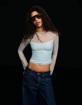 Bershka - Langärmliges Spitzen-Shirt in Schwarz-Blau