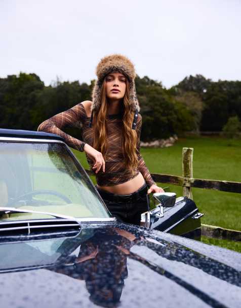 Bershka – Langärmliges T-Shirt aus Tüll in Schwarz kariert - view 1