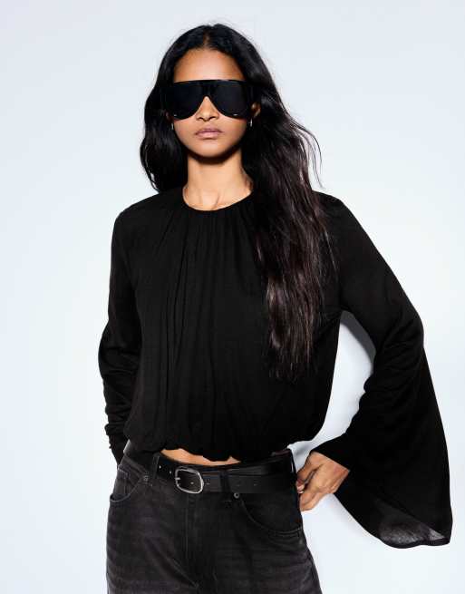 Bershka langärmliges T-Shirt mit Cape-Effekt in Schwarz, 4 von 5