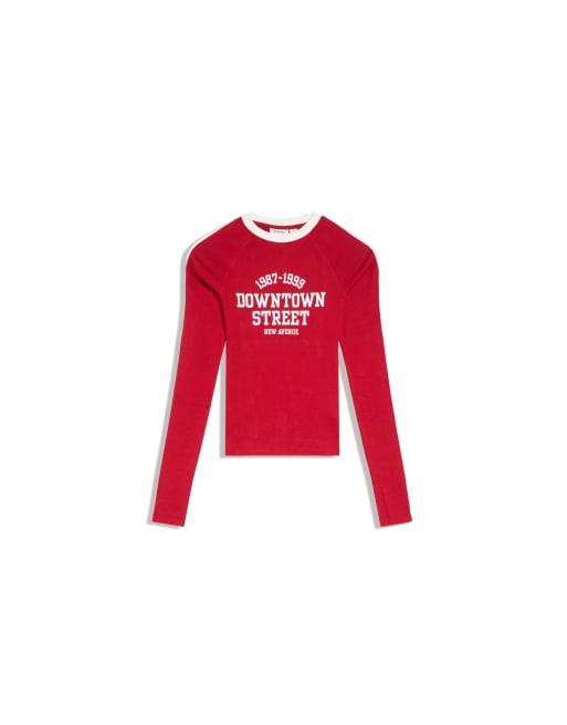 Bershka Langärmliges T-Shirt mit Kontrastprint in Rot, 5 von 5