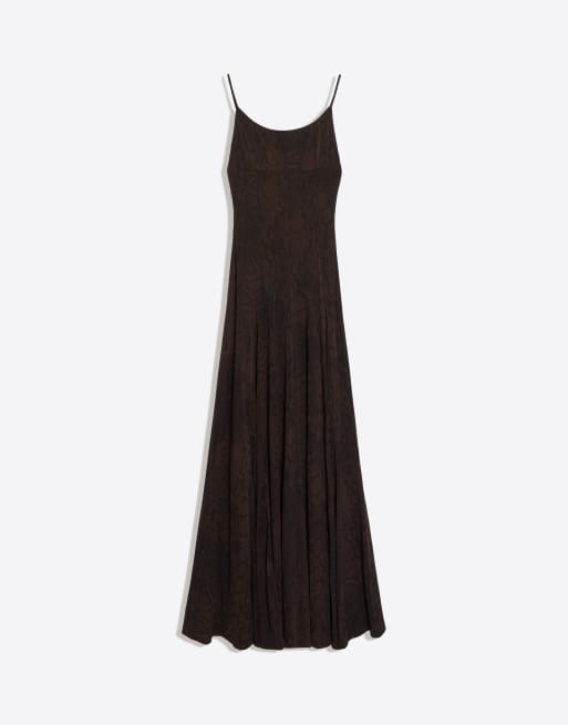 Bershka lange jurk met smalle bandjes in bruin, 6 van 6