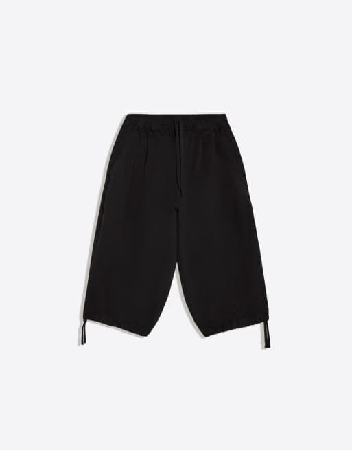 Bershka lange twill bermuda short in zwart, 5 van 5