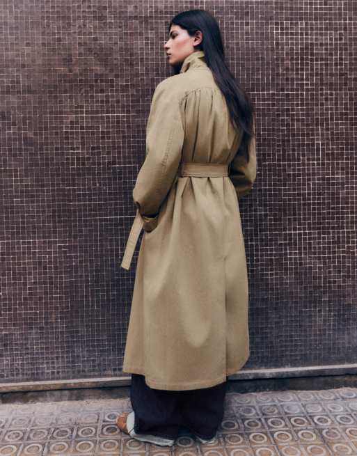 Bershka langer Trenchcoat mit Raffungen und Gürtel in Beige, 3 von 5