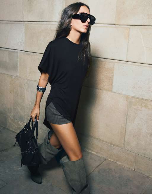Bershka langes asymmetrisches T-Shirt in Schwarz, 4 von 5