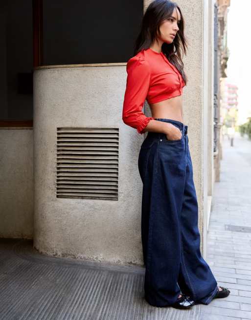 Bershka langærmet cropped skjorte i rød, 4 af 5
