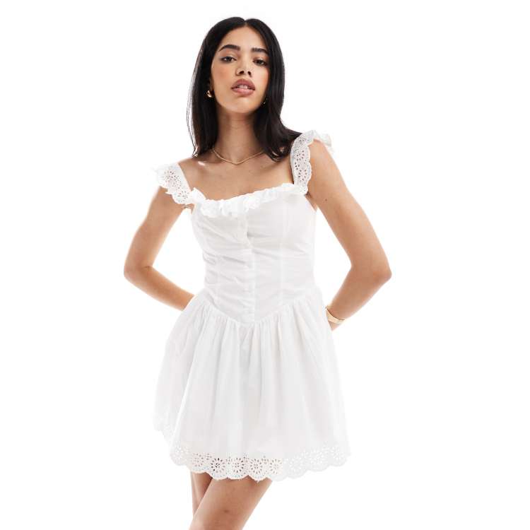 208562722-1-white?$n_750w$&wid